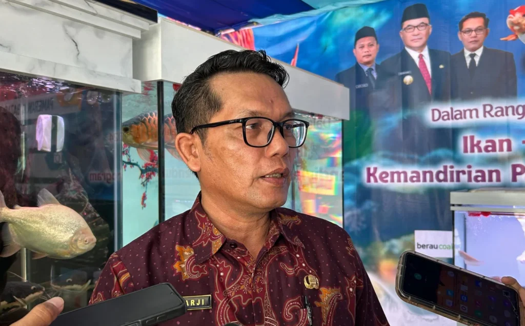 Plt Kepala Disbudpar Berau, Warji.