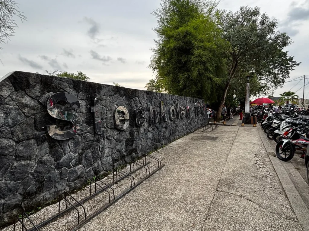 Lapangan Steenkolen Teluk Bayur.