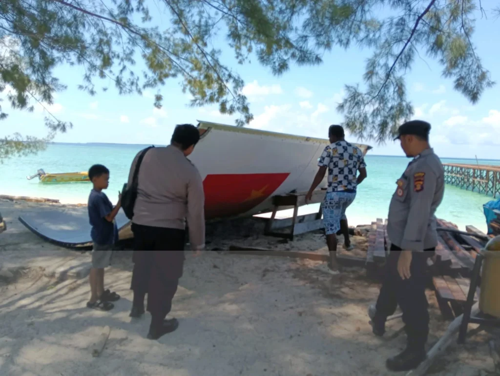 Puing yang diduga bagian satelit yang ditemukan warga Derawan pada Jumat (27/3/2026).