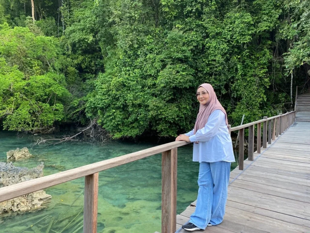 Bupati Berau Sri Juniarsih saat berada di destinasi wisata Pulau Kakaban.