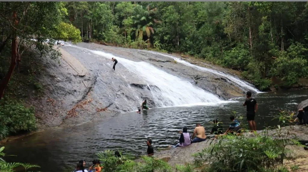 Wisata air terjun Tembalang. (IST)