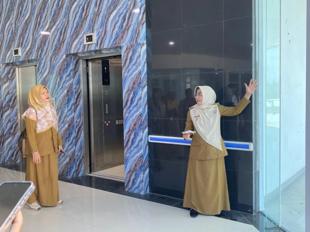 Bupati Berau Sri Juniarsih meninjau langsung kondisi terkini RSUD Tanjung Redeb. (Redaksi)