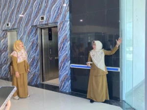 Bupati Berau Sri Juniarsih meninjau langsung kondisi terkini RSUD Tanjung Redeb. (Redaksi)