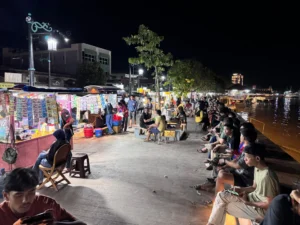 Salah satu kawasan kuliner malam di Tepian Ahmad Yani, Tanjung Redeb, Berau.