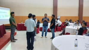 Suasana pemberian materi jurnalistik saat Lomba Pokdarwis yang digelar Disbudpar Berau di Hotel Grand Parama, Rabu (6/5/2026). (Ika/NT)