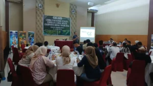 Suasana pemberian materi jurnalistik saat Lomba Pokdarwis yang digelar Disbudpar Berau di Hotel Grand Parama, Rabu (6/5/2026). (Ika/NT)