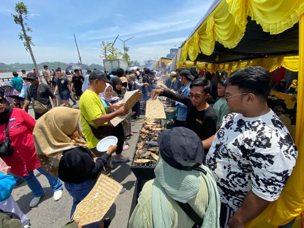 Manutung Jukut, Pesta Bakar Ikan