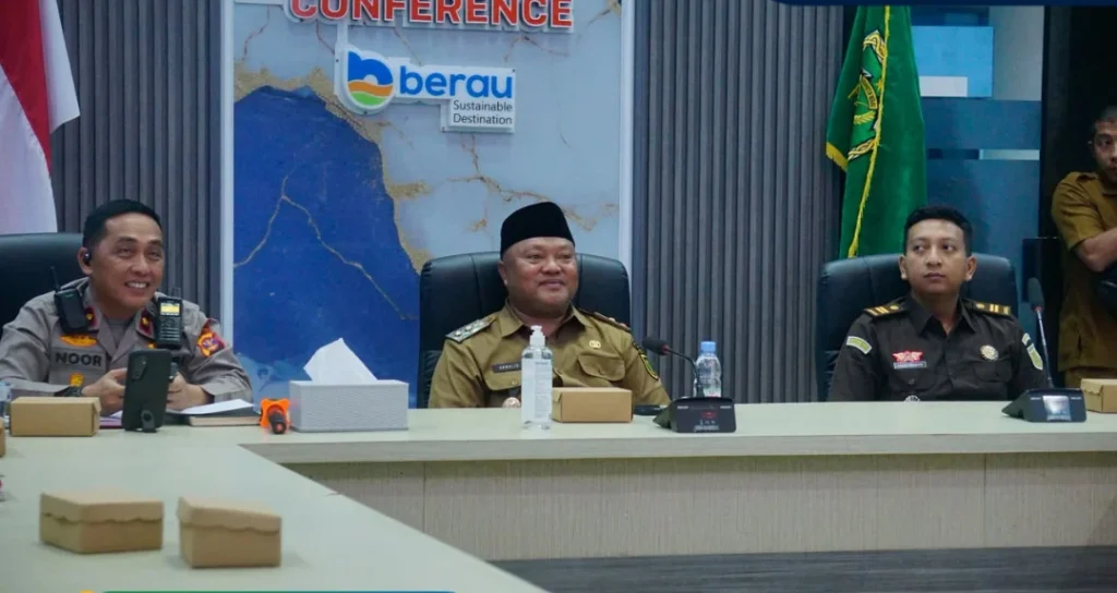 Wakil Bupati Berau, Gamalis, mengikuti rapat koordinasi nasional penanganan karhutla yang digelar secara hybrid pada Senin (7/9/2026).