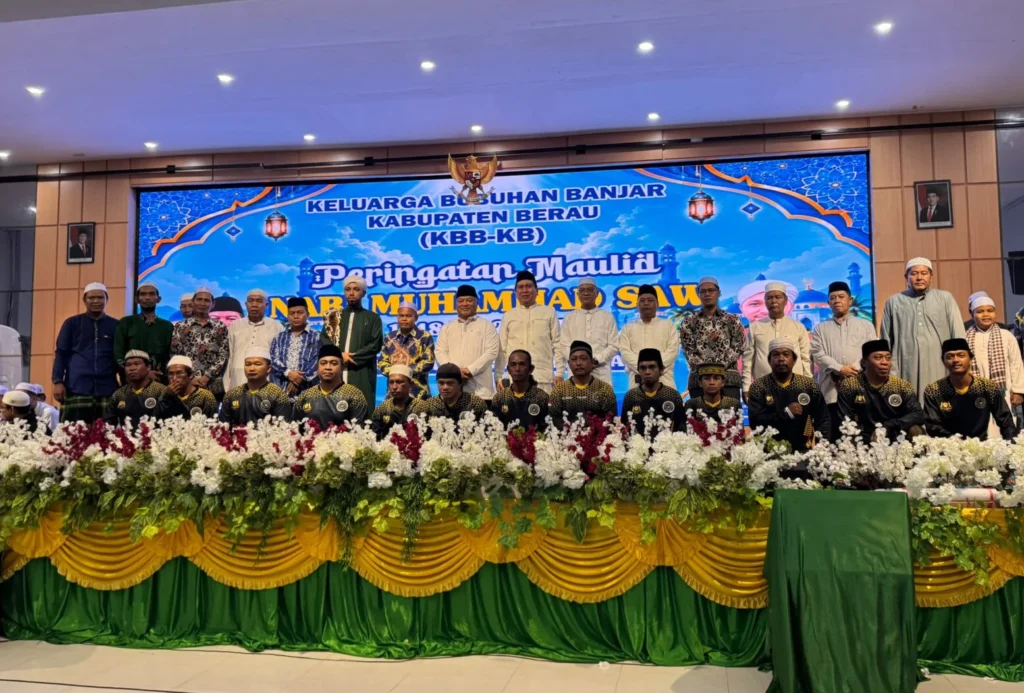 Wakil Bupati Berau, Gamalis, menghadiri peringatan Maulid Nabi Muhammad SAW 1449 Hijriah Keluarga Bubuhan Banjar Kabupaten Berau di SM Tower, Selasa (15/9/2026) malam.