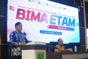Sekretaris Kabupaten Berau, Muhammad Said, membuka kegiatan Business Matching, edukasi keuangan, layanan Desk SLIK-OJK, serta pencatatan keuangan menggunakan aplikasi SIAPIK-BI di Ruang RPJPD Bapelitbang, Jumat (2/10/2026). (Prokopim)