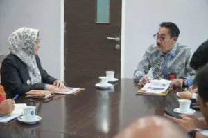 Bupati Berau, Sri Juniarsih Mas, saat audiensi dengan Direktur Manajemen Penanggulangan Bencana dan Kebakaran, Direktorat Jenderal Bina Administrasi Kewilayahan Kementerian Dalam Negeri, Edy Suharmanto, di Jakarta, Jumat (9/10/2026).