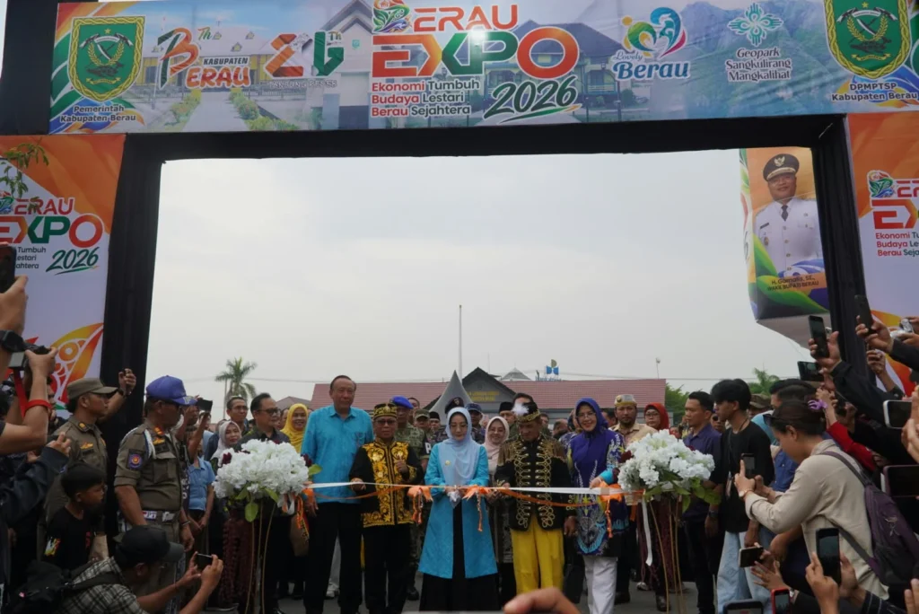 Bupati Berau, Sri Juniarsih Mas, membuka Berau Expo 2026 di GOR Pemuda Tanjung Redeb, Jumat (16/10/2026).