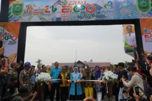 Bupati Berau, Sri Juniarsih Mas, membuka Berau Expo 2026 di GOR Pemuda Tanjung Redeb, Jumat (16/10/2026).