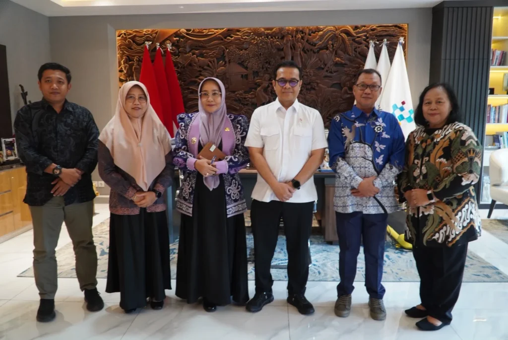 Bupati Berau, Sri Juniarsih Mas, audiensi bersama Wakil Menteri Komunikasi dan Digital, Nezar Patria, di Kantor Kementerian Komdigi, Jakarta, Selasa (20/10/2026).