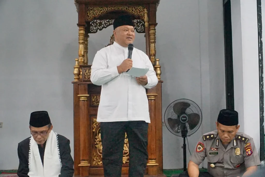 Wakil Bupati Berau, Gamalis, saat Istighatsah Malam Puncak Peringatan Hari Santri Nasional 2026 di Masjid Al Qudwah Polres Berau, Rabu (21/10/2026) malam.