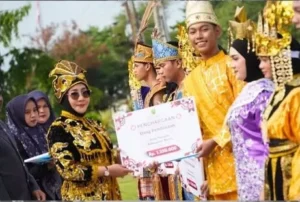 Bupati Berau, Sri Juniarsih, saat peringatan Hari Sumpah Pemuda, Rabu (28/10/2026). (Dok. Prokopim)