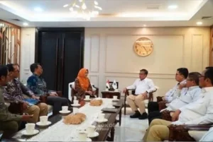 Bupati Berau, Sri Juniarsih Mas, saat audiensi dengan Menteri Ketenagakerjaan, Yassierli, di Kantor Kementerian Ketenagakerjaan, Jakarta, Kamis (8/10/2026).
