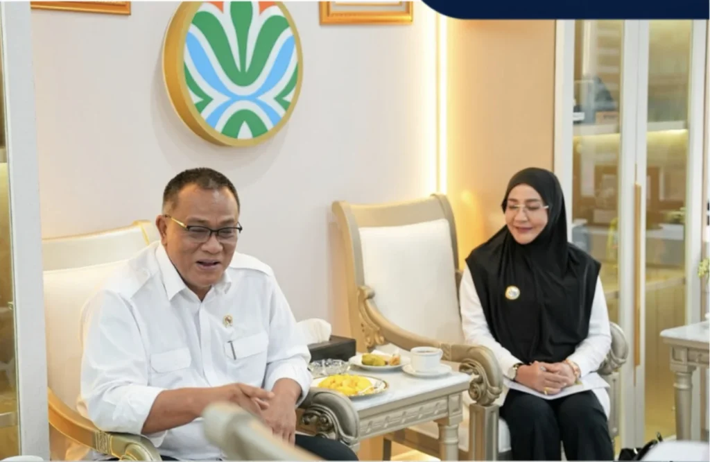 Bupati Berau, Sri Juniarsih Mas, saat audiensi bersama Menteri Lingkungan Hidup, Mohammad Jumhur Hidayat, di Gedung Kementerian Lingkungan Hidup, Menara Plaza Kuningan, Jakarta, Rabu (16/9/2026).
