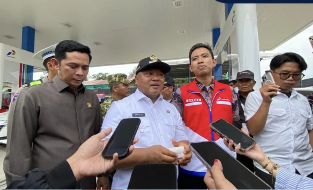 Wakil Bupati Berau, Gamalis, bersama Ketua DPRD Berau Dedy Okto Nooryanto dan Pertamina melakukan sidak di SPBU Sambaliung, Rabu (23/9/2026).
