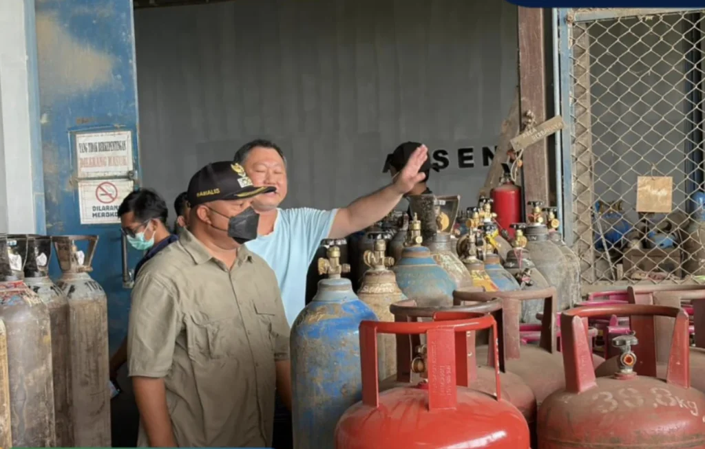 Wakil Bupati Berau, Gamalis, meninjau produsen oksigen Harapan Prima Jaya di Kelurahan Rinding, Kecamatan Teluk Bayur, Kamis (3/9/2026).