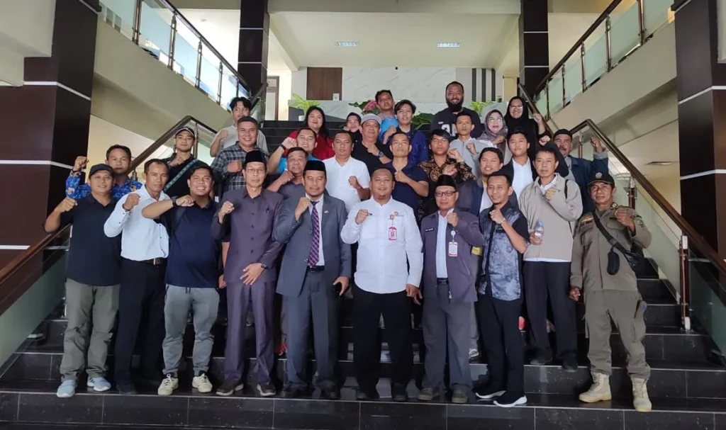 Sekretaris Kabupaten Berau, Muhammad Said, bersama pengurus KONI usai membahas Porprov Kaltim 2026, Rabu (28/10/2026). (IST)